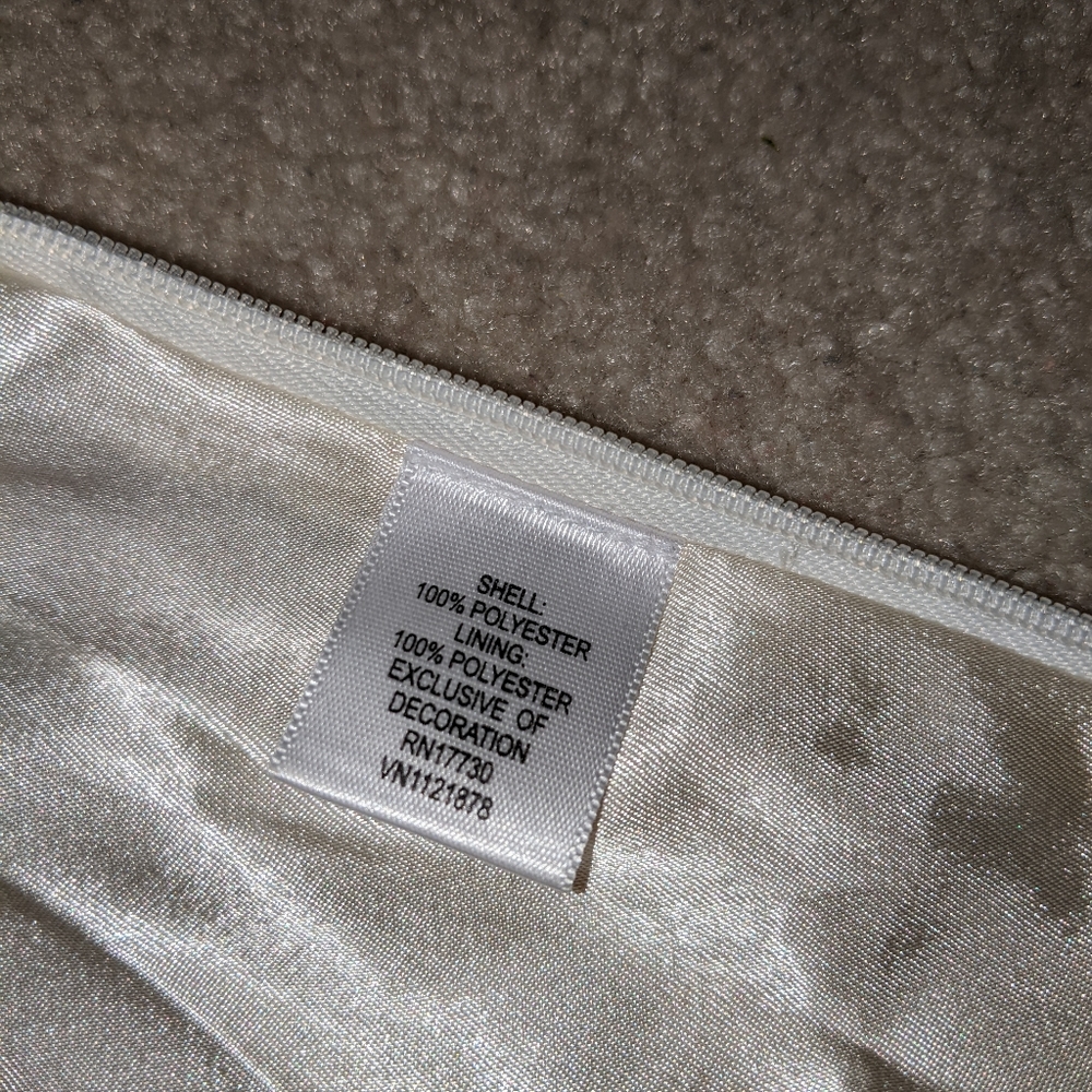 Fancy sleeveless v-neck top - Picture 10 of 15